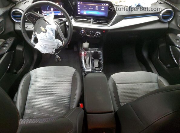 KL77LHEP9SC236915 2025 CHEVROLET TRAX Черный Вид панели приборов