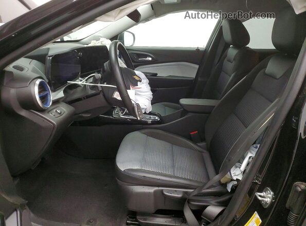 KL77LHEP9SC236915 2025 CHEVROLET TRAX Черный Вид салона спереди