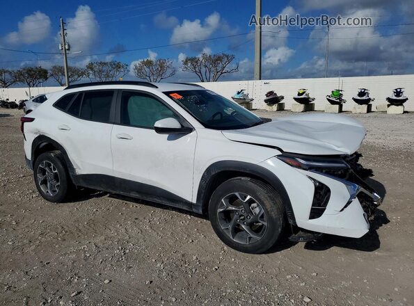 KL77LHEPXSC031524 2025 CHEVROLET TRAX Белый Передняя правая четверть
