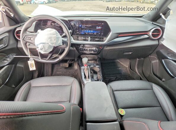 KL77LJE21RC181589 2024 CHEVROLET TRAX White წინა პანელის ხედი