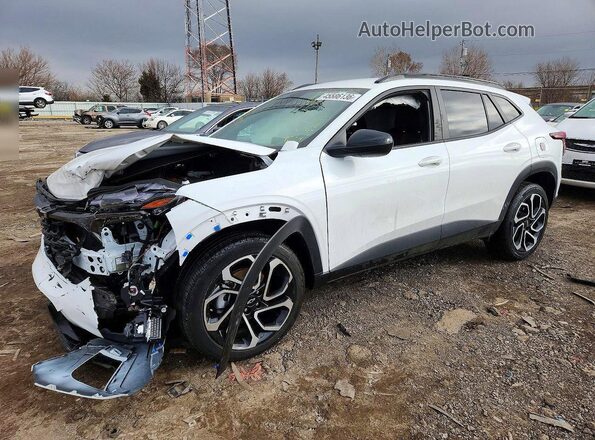 KL77LJE21RC181589 2024 CHEVROLET TRAX White წინა მარცხენა ხედი სამი მეოთხედიდან
