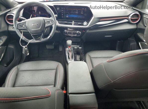 KL77LJE23RC025490 2024 CHEVROLET TRAX White Widok deski rozdzielczej