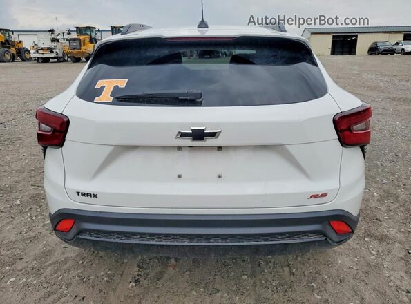 KL77LJE23RC025490 2024 CHEVROLET TRAX White Widok z tyłu
