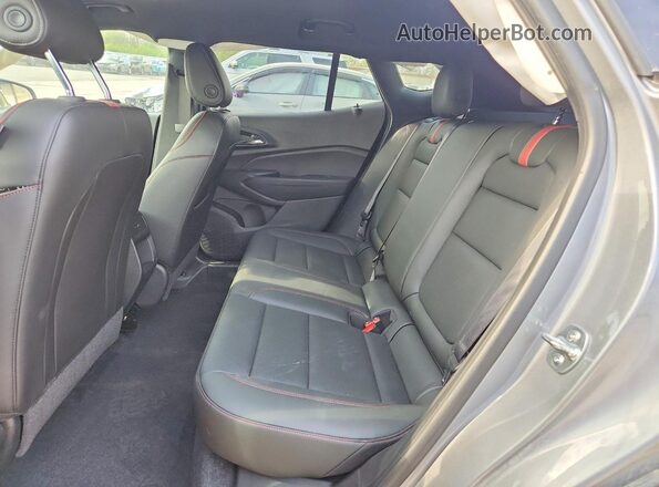 KL77LJEP3SC020596 2025 CHEVROLET TRAX Silver Вид задньої частини салону