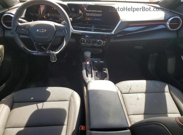 KL77LJEP5TC031889 2026 CHEVROLET TRAX Cream Вид панелі приладів