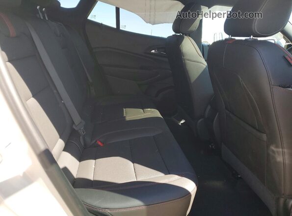 KL77LJEP5TC031889 2026 CHEVROLET TRAX Cream Вид задньої частини салону