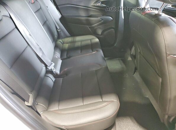 KL77LJEP5TC038275 2026 CHEVROLET TRAX White Widok wnętrza z tyłu