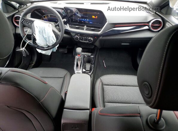 KL77LJEP5TC038275 2026 CHEVROLET TRAX White Widok deski rozdzielczej