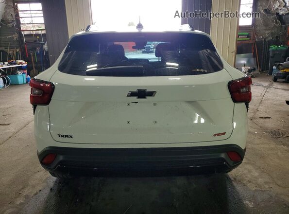 KL77LJEP5TC038275 2026 CHEVROLET TRAX White Widok z tyłu