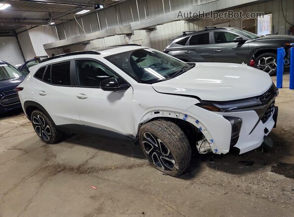 KL77LJEP6SC251508 2025 CHEVROLET TRAX Белый Передняя правая четверть