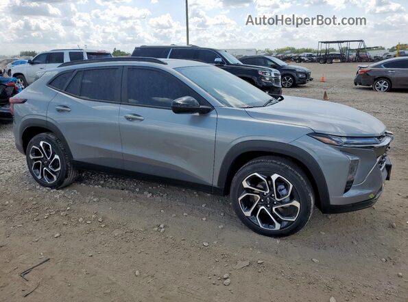 KL77LJEP6TC001056 2026 CHEVROLET TRAX Gray Передня права чверть