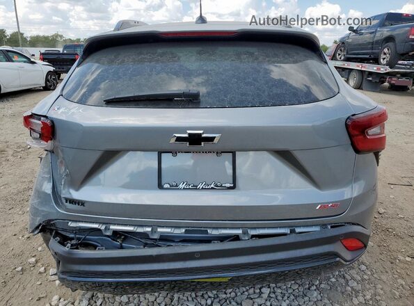 KL77LJEP6TC001056 2026 CHEVROLET TRAX Gray Вид ззаду