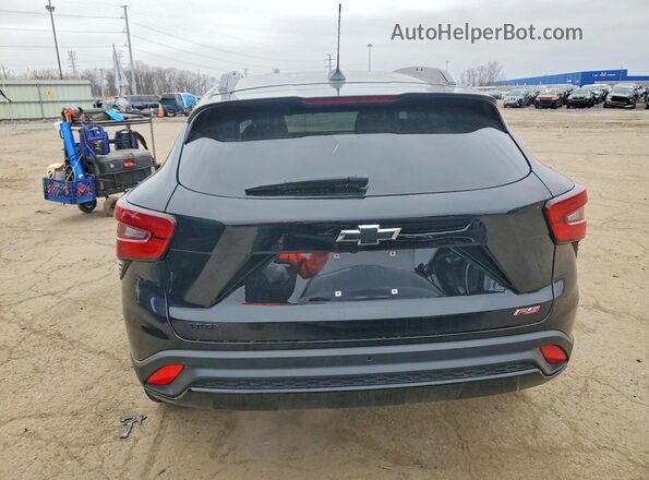 KL77LJEP7SC012999 2025 CHEVROLET TRAX Black Вид ззаду