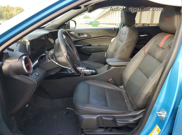 KL77LJEP8SC160661 2025 CHEVROLET TRAX Синий Вид салона спереди