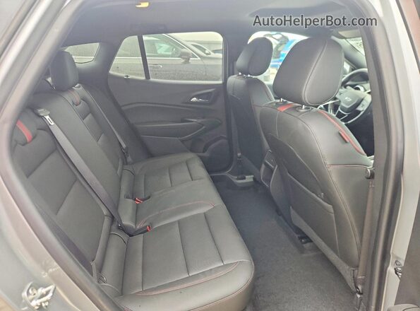 KL77LJEP9SC015368 2025 CHEVROLET TRAX Charcoal Widok tylnych siedzeń