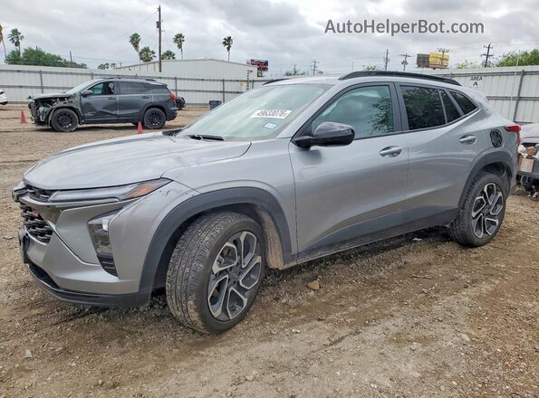 KL77LJEP9SC101358 2025 CHEVROLET TRAX Серый Передняя левая четверть