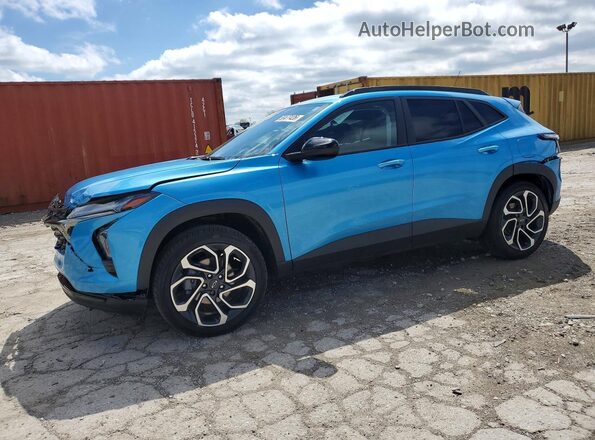 KL77LJEP9TC031104 2026 CHEVROLET TRAX Синий Передняя левая четверть