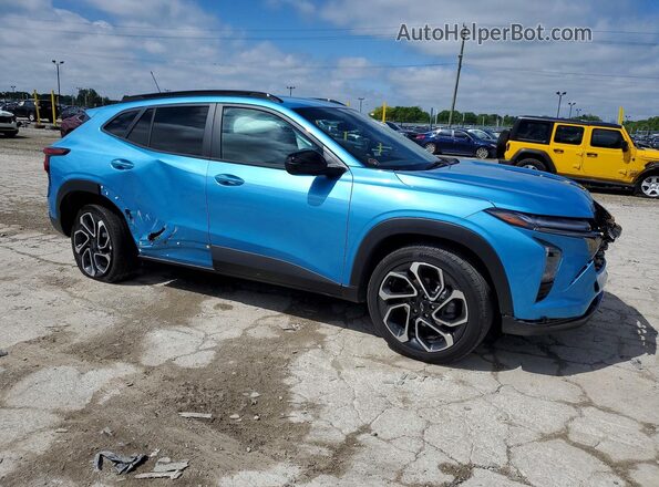 KL77LJEP9TC031104 2026 CHEVROLET TRAX Синий Передняя правая четверть