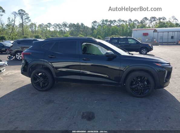 KL77LKE24RC110585 2024 CHEVROLET TRAX Черный Вид щитка приборов