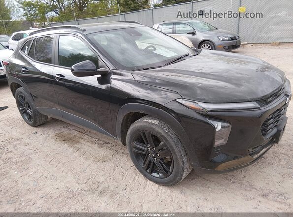 KL77LKE25RC008065 2024 CHEVROLET TRAX Черный Передняя правая четверть