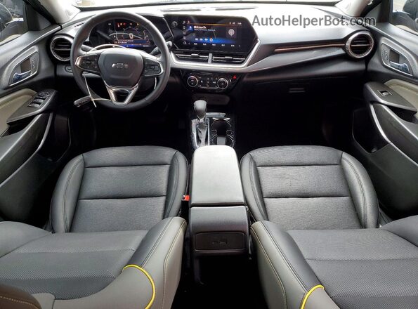 KL77LKEP1SC044708 2025 CHEVROLET TRAX Black Widok deski rozdzielczej
