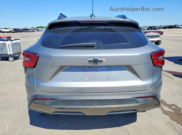 KL77LKEP5SC084788 2025 CHEVROLET TRAX Серый Вид сзади