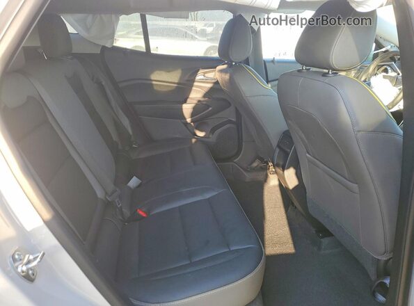 KL77LKEP6TC049937 2026 CHEVROLET TRAX Cream Vista interior trasera