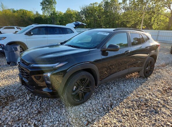 KL77LKEP7SC067698 2025 CHEVROLET TRAX Черный Передняя левая четверть