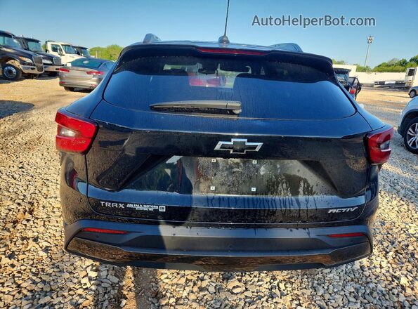 KL77LKEP7SC067698 2025 CHEVROLET TRAX Черный Вид сзади