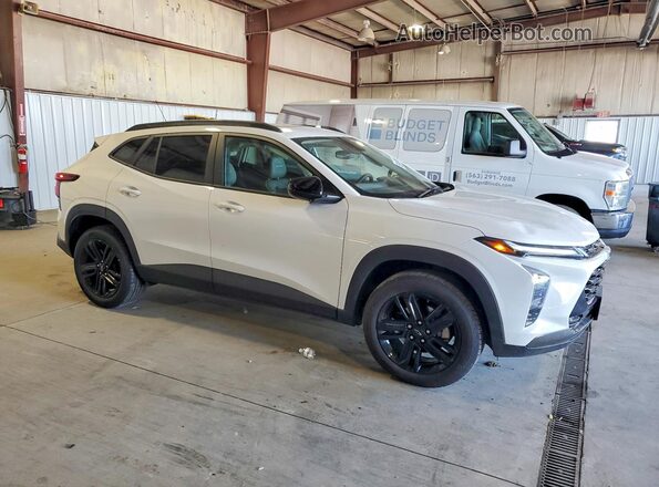 KL77LKEP7SC341854 2025 CHEVROLET TRAX White Delantero derecho
