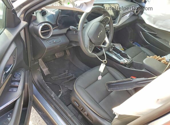 KL77LKEP9TC014793 2026 CHEVROLET TRAX Серый Вид панели приборов