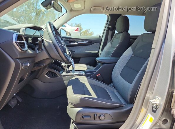 KL79MPS22RB077356 2024 CHEVROLET TRAILBLAZER Серебряный Вид салона спереди