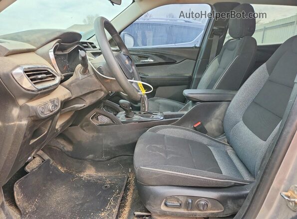 KL79MPS24PB103095 2023 CHEVROLET TRAILBLAZER Серебряный Вид салона спереди