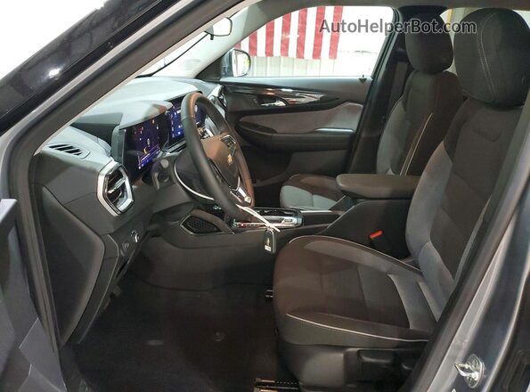 KL79MPSL5RB152253 2024 CHEVROLET TRAILBLAZER Серебряный Вид салона спереди