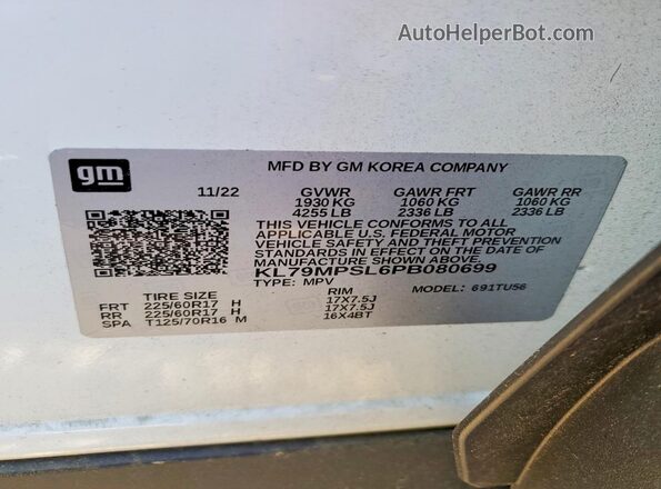 KL79MPSL6PB080699 2023 CHEVROLET TRAILBLAZER Белый Вид наклейки с VIN-кодом