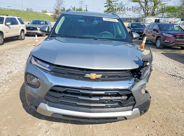 KL79MPSL8PB042889 2023 CHEVROLET TRAILBLAZER Серебряный Вид спереди