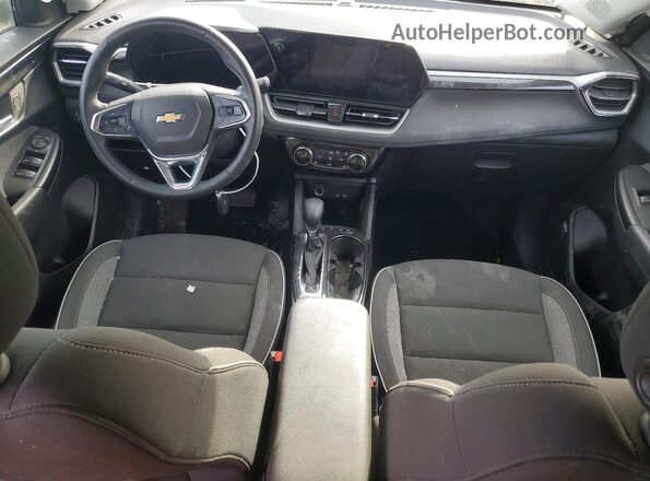 KL79MPSLXRB058630 2024 CHEVROLET TRAILBLAZER Серебряный Вид панели приборов