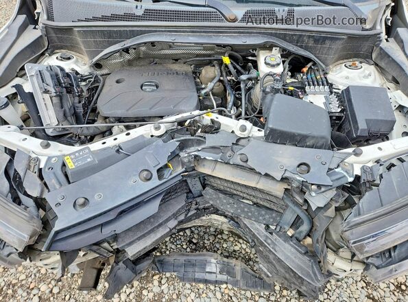 KL79MRSL0PB015987 2023 CHEVROLET TRAILBLAZER White Vista del compartimento del motor