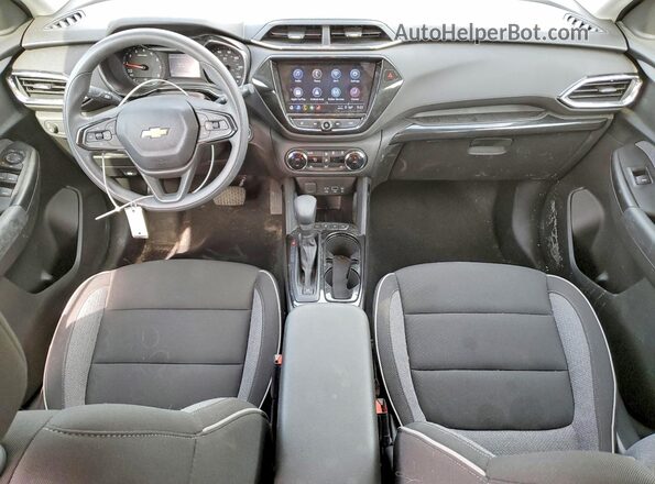 KL79MRSLXNB104995 2022 CHEVROLET TRAILBLAZER Черный Вид панели приборов