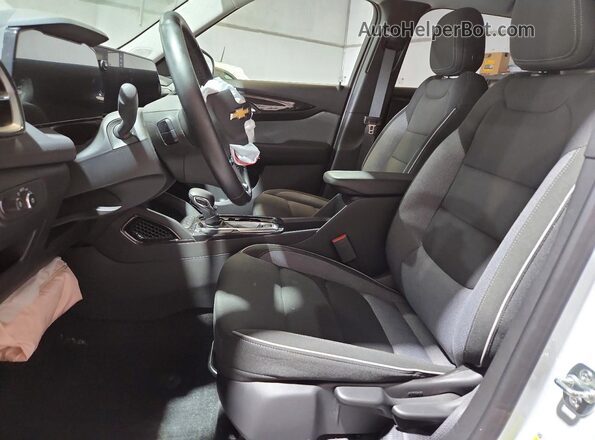 KL79MRSLXSB155652 2025 CHEVROLET TRAILBLAZER Белый Вид салона спереди