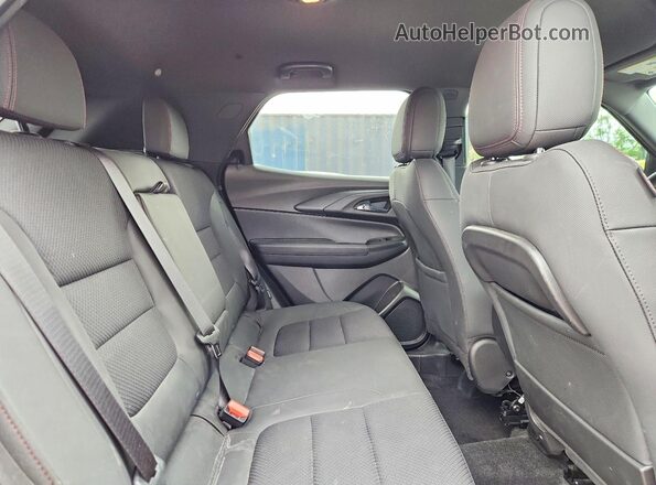 KL79MUSL5MB075018 2021 CHEVROLET TRAILBLAZER Красный Вид задней части салона