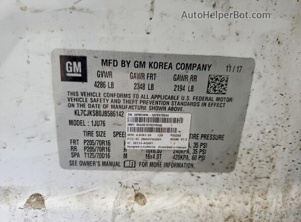 KL7CJKSB0JB586142 2018 CHEVROLET TRAX Белый Вид наклейки с VIN-кодом
