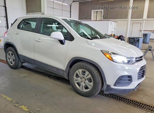 KL7CJKSB0JB586142 2018 CHEVROLET TRAX Белый Передняя правая четверть