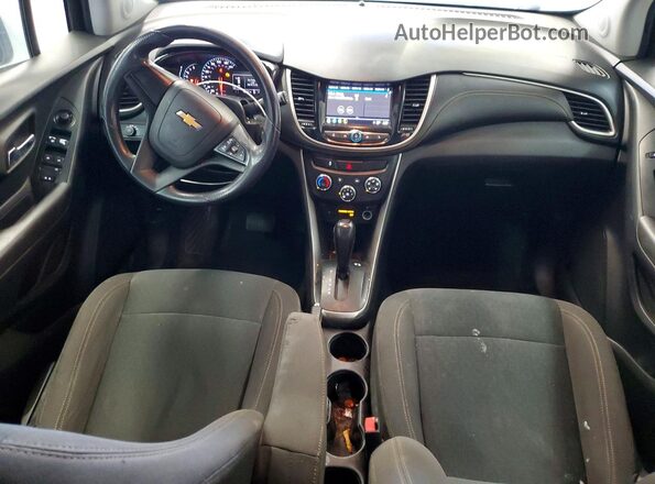 KL7CJKSB0JB586142 2018 CHEVROLET TRAX Белый Вид панели приборов