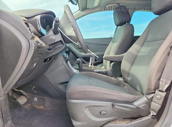 KL7CJKSBXHB174854 2017 CHEVROLET TRAX Белый Вид салона спереди