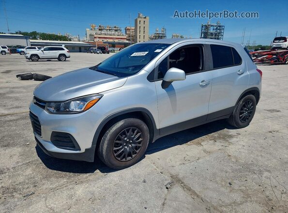 KL7CJKSBXHB201423 2017 CHEVROLET TRAX Серебряный Передняя левая четверть