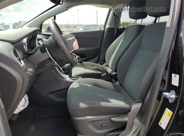 KL7CJKSM4NB530115 2022 CHEVROLET TRAX Черный Вид салона спереди