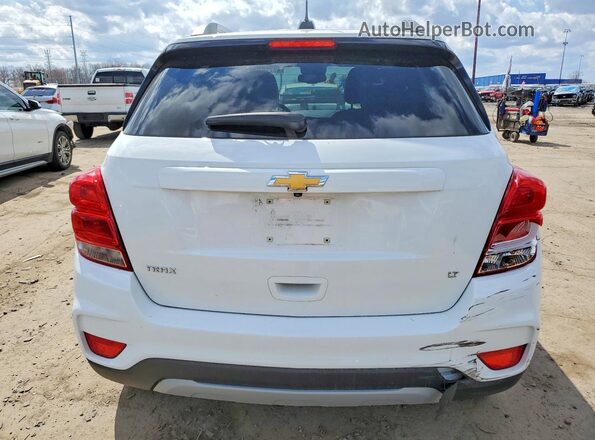 KL7CJLSB1JB580677 2018 CHEVROLET TRAX Белый Вид сзади
