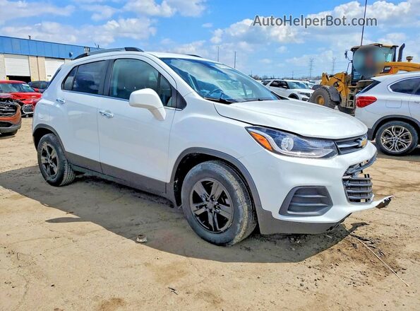 KL7CJLSB1JB580677 2018 CHEVROLET TRAX Белый Передняя правая четверть