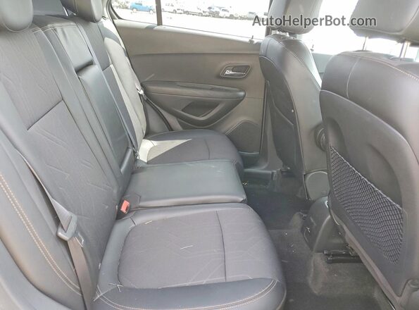 KL7CJLSB1JB580677 2018 CHEVROLET TRAX Белый Вид задней части салона
